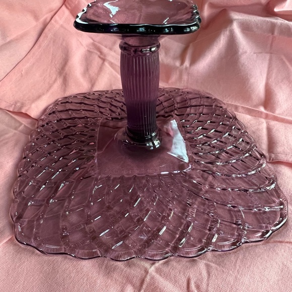 🌸 Vintage Lavender Trellis Pedestal Cake Stand by L.E. Smith | 1950s. - Picture 6 of 7